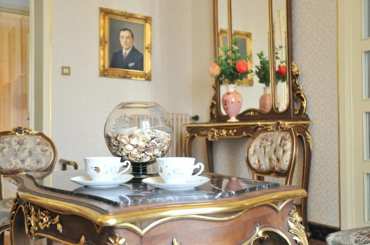 B&B Al Diecisette Catania 2*,